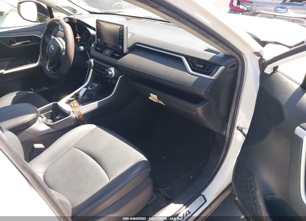 2021 TOYOTA RAV4 XLE PREMIUM VIN: JTMC1RFV5MD083683