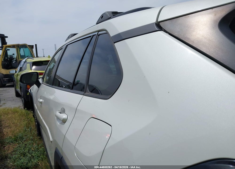 2021 TOYOTA RAV4 XLE PREMIUM VIN: JTMC1RFV5MD083683