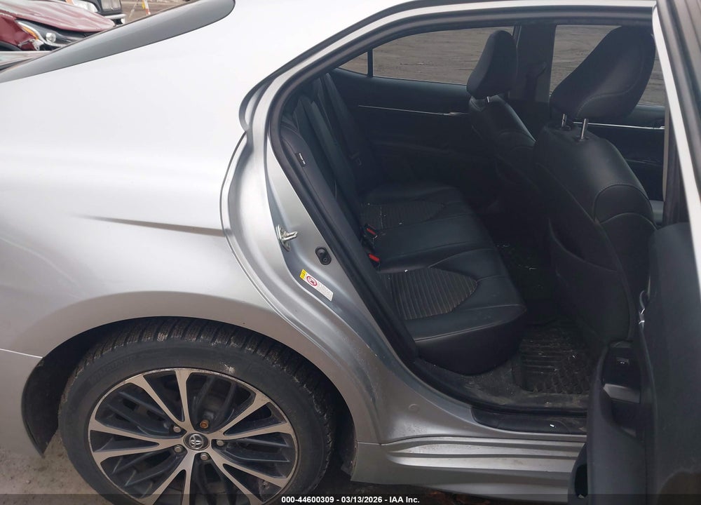 2018 TOYOTA CAMRY SE VIN: 4T1B11HK5JU076398