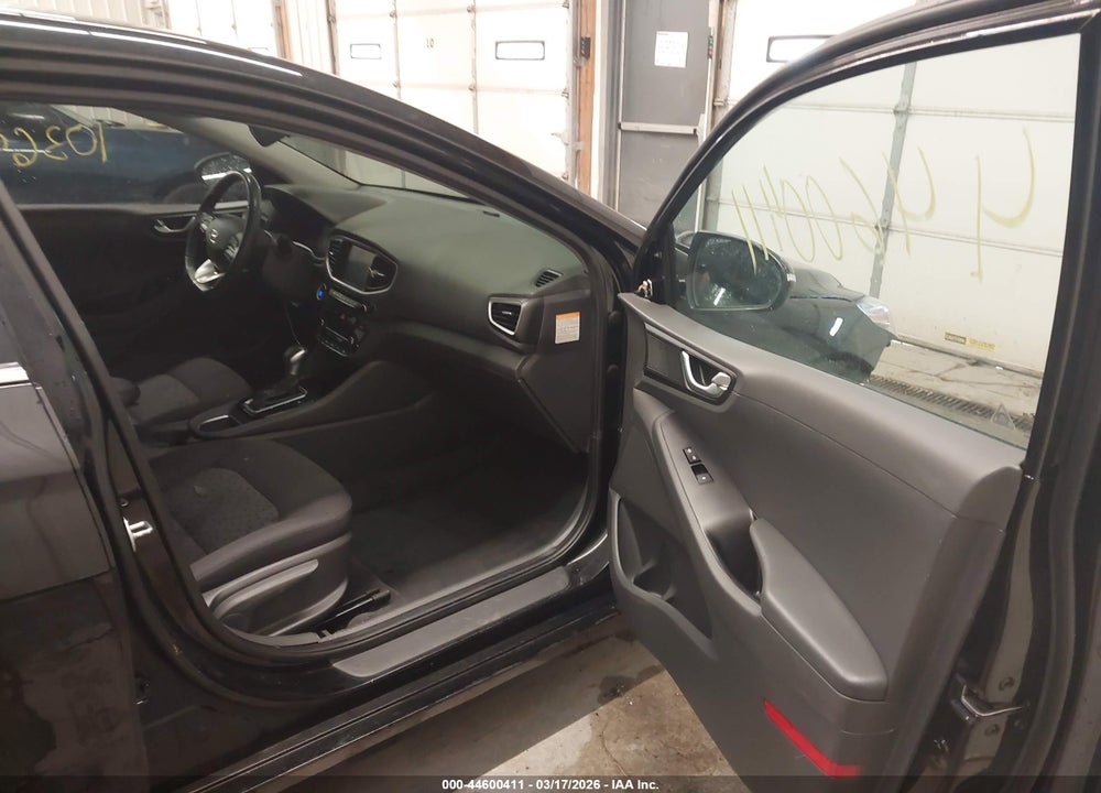 2017 HYUNDAI IONIQ HYBRID SEL VIN: KMHC75LC6HU057265