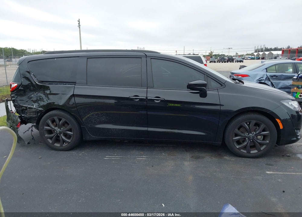2018 CHRYSLER PACIFICA TOURING L PLUS VIN: 2C4RC1EG5JR338592