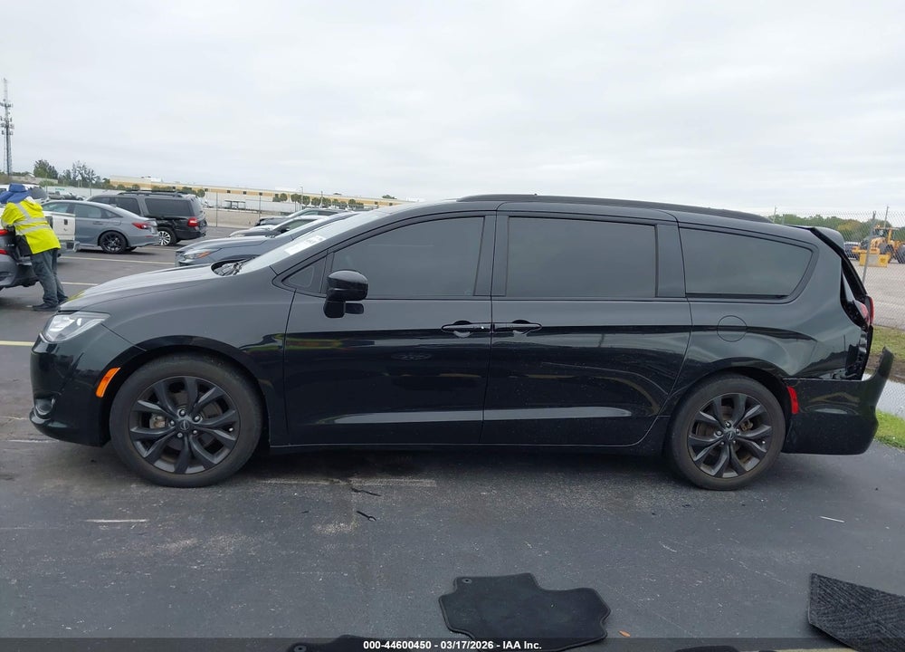 2018 CHRYSLER PACIFICA TOURING L PLUS VIN: 2C4RC1EG5JR338592