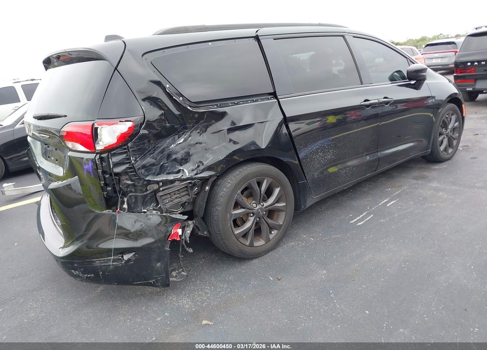 2018 CHRYSLER PACIFICA TOURING L PLUS VIN: 2C4RC1EG5JR338592