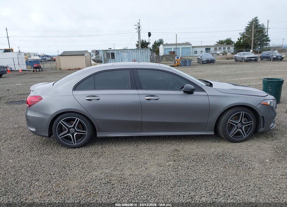 2019 MERCEDES-BENZ A 220 VIN: WDD3G4EB5KW001998