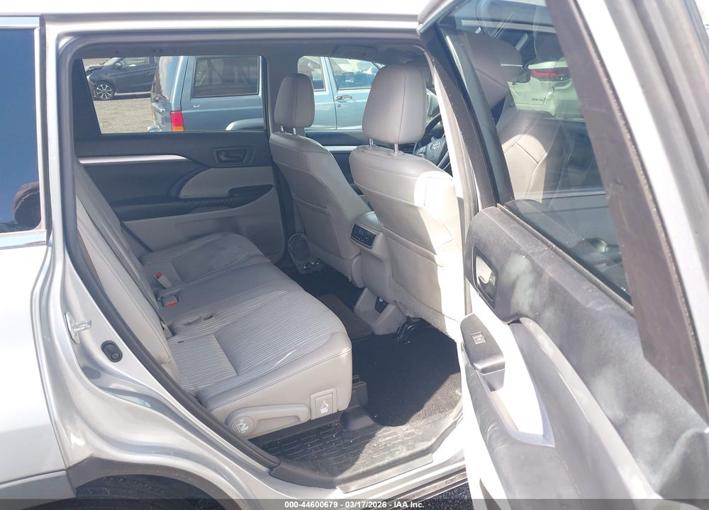 2015 TOYOTA HIGHLANDER LE PLUS V6 VIN: 5TDBKRFH0FS077154