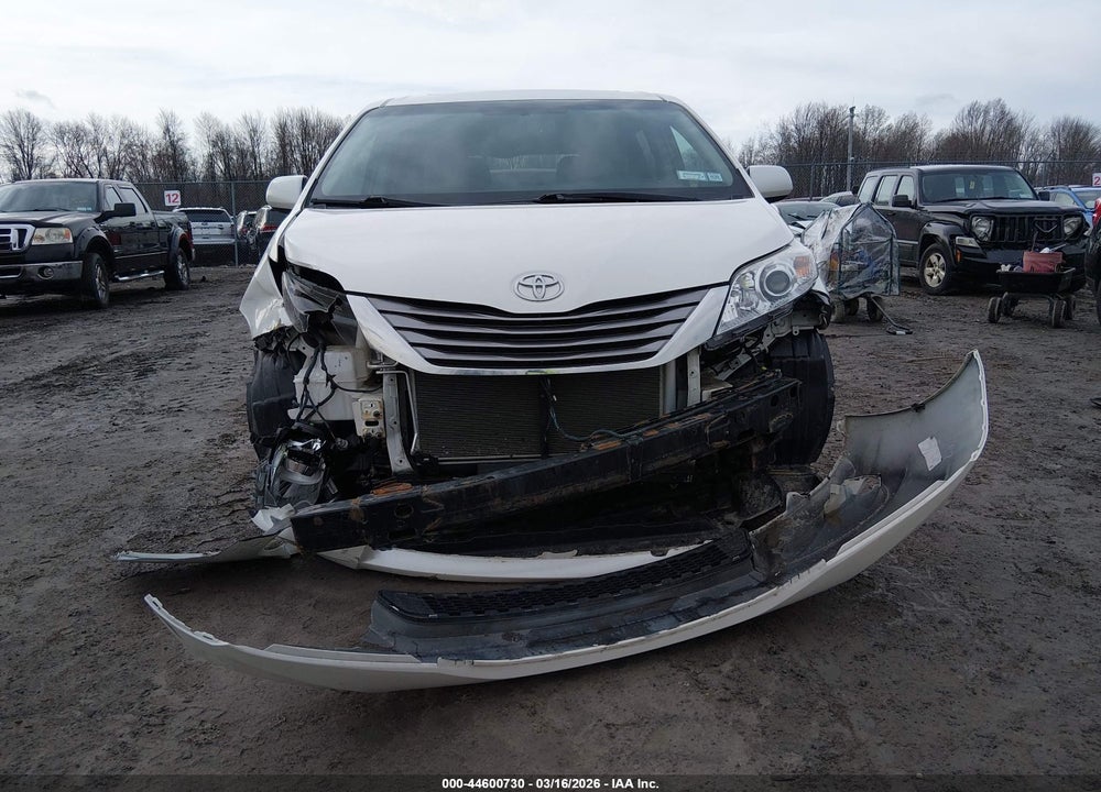 2017 TOYOTA SIENNA XLE 7 PASSENGER VIN: 5TDDZ3DC5HS174622