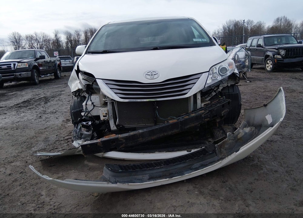 2017 TOYOTA SIENNA XLE 7 PASSENGER VIN: 5TDDZ3DC5HS174622