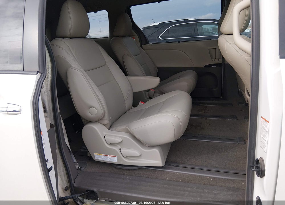2017 TOYOTA SIENNA XLE 7 PASSENGER VIN: 5TDDZ3DC5HS174622