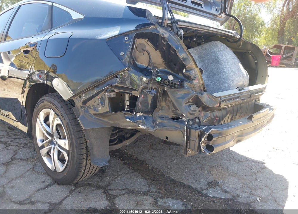 2018 HONDA CIVIC LX VIN: 2HGFC2F57JH535499