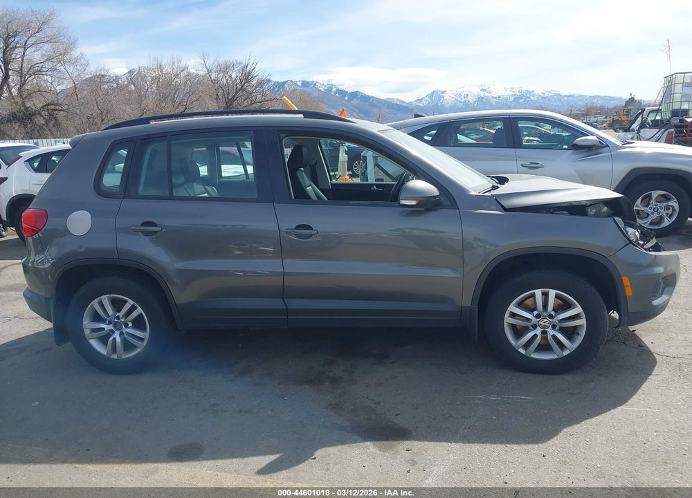 2016 VOLKSWAGEN TIGUAN S VIN: WVGAV7AX6GW558612