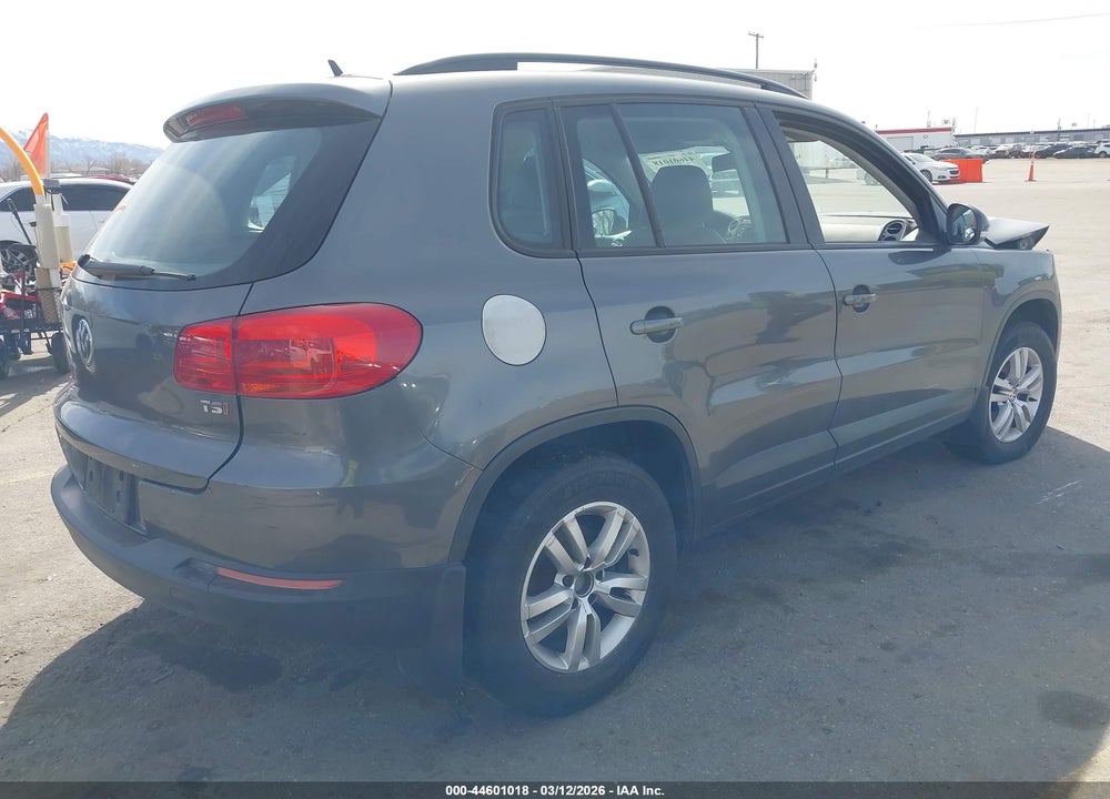 2016 VOLKSWAGEN TIGUAN S VIN: WVGAV7AX6GW558612