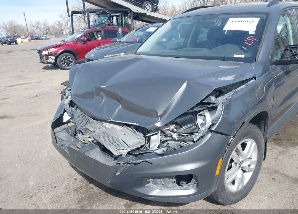 2016 VOLKSWAGEN TIGUAN S VIN: WVGAV7AX6GW558612