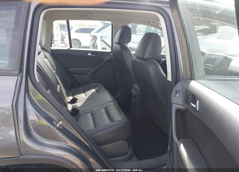 2016 VOLKSWAGEN TIGUAN S VIN: WVGAV7AX6GW558612