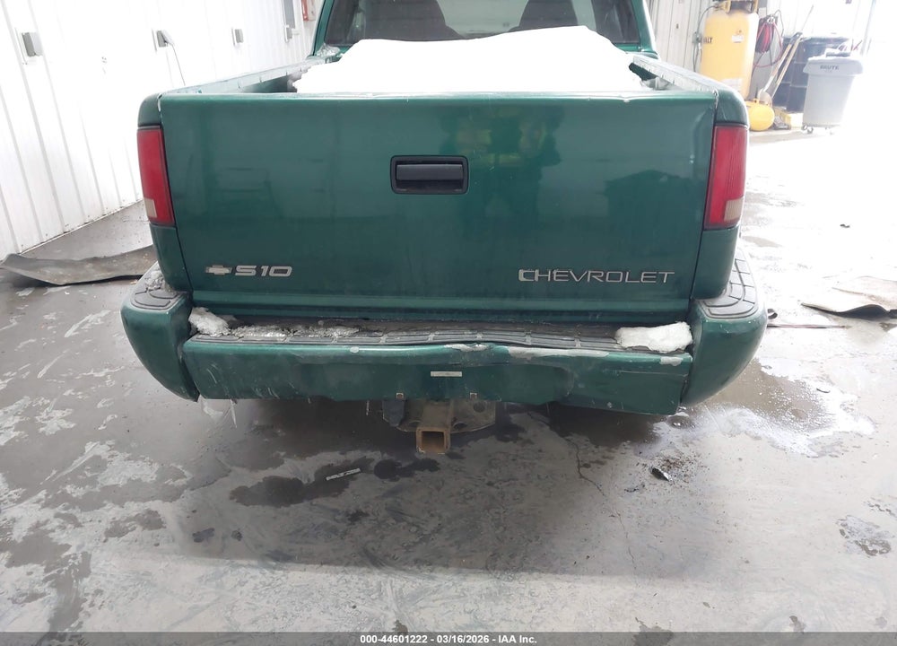 1998 CHEVROLET S-10 LS VIN: 1GCDT19X2W8248713