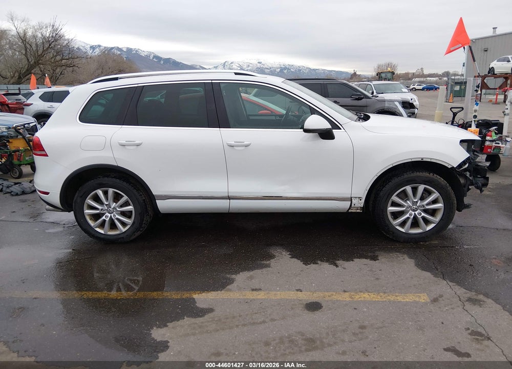 2014 VOLKSWAGEN TOUAREG 3.6L SPORT VIN: WVGEF9BP6ED008442