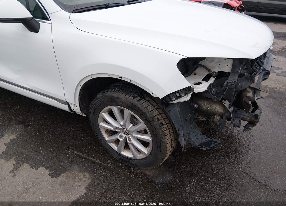 2014 VOLKSWAGEN TOUAREG 3.6L SPORT VIN: WVGEF9BP6ED008442