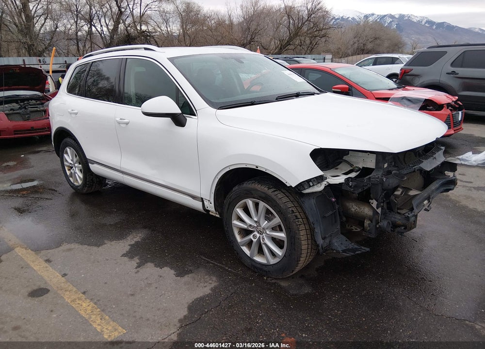 2014 VOLKSWAGEN TOUAREG 3.6L SPORT VIN: WVGEF9BP6ED008442