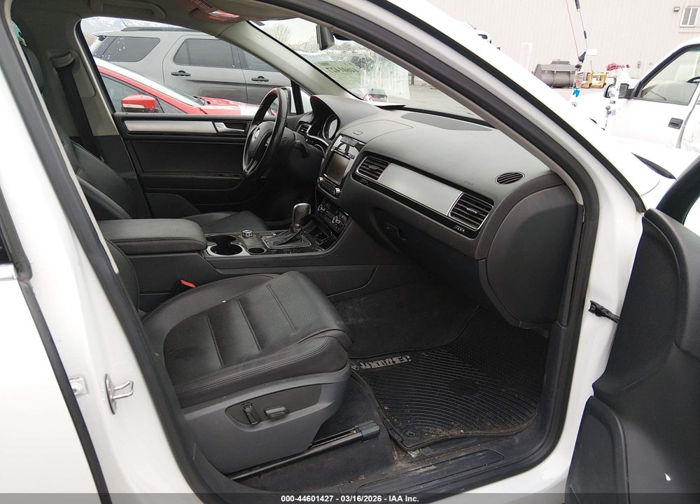 2014 VOLKSWAGEN TOUAREG 3.6L SPORT VIN: WVGEF9BP6ED008442