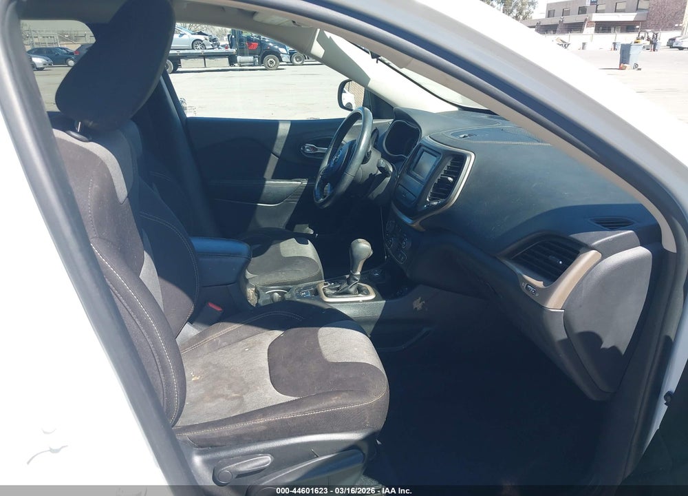 2016 JEEP CHEROKEE ALTITUDE VIN: 1C4PJMAB1GW375521