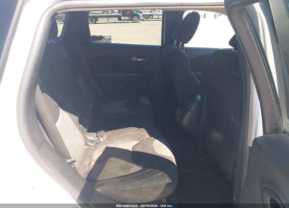 2016 JEEP CHEROKEE ALTITUDE VIN: 1C4PJMAB1GW375521