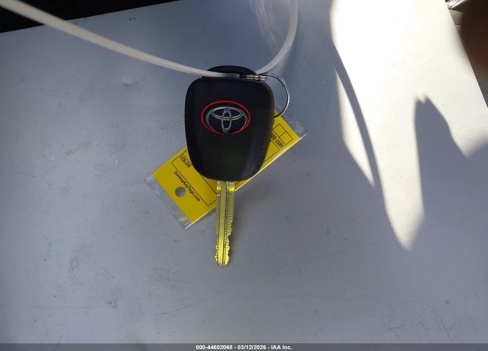 2017 TOYOTA RAV4 XLE VIN: JTMWFREV3HJ714745