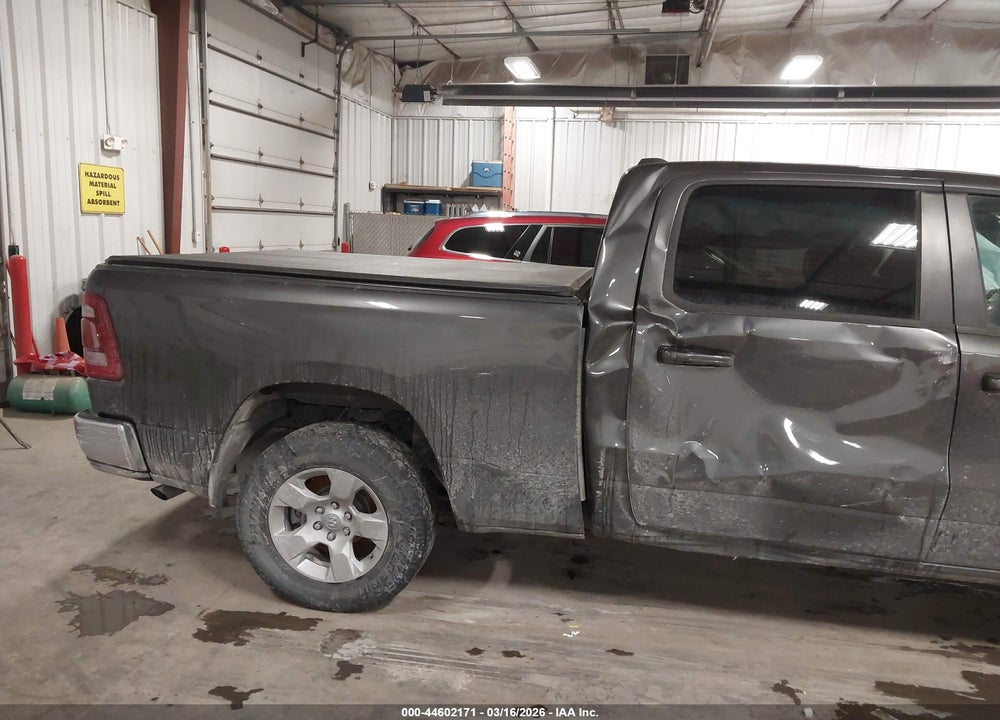 2022 RAM 1500 BIG HORN  4X4 6'4 BOX VIN: 1C6RRFMG0NN383723