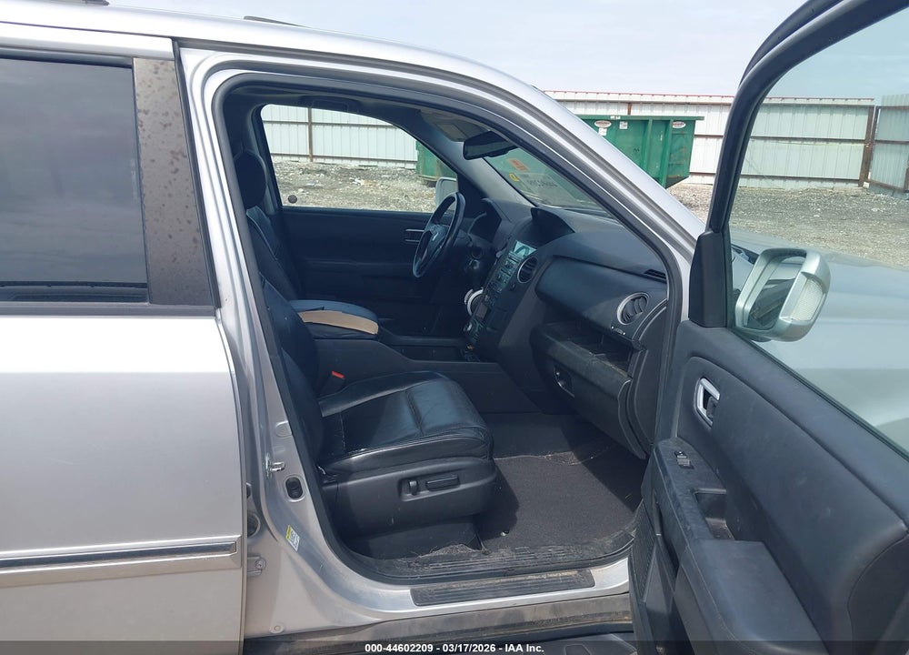 2011 HONDA PILOT TOURING VIN: 5FNYF4H9XBB071061