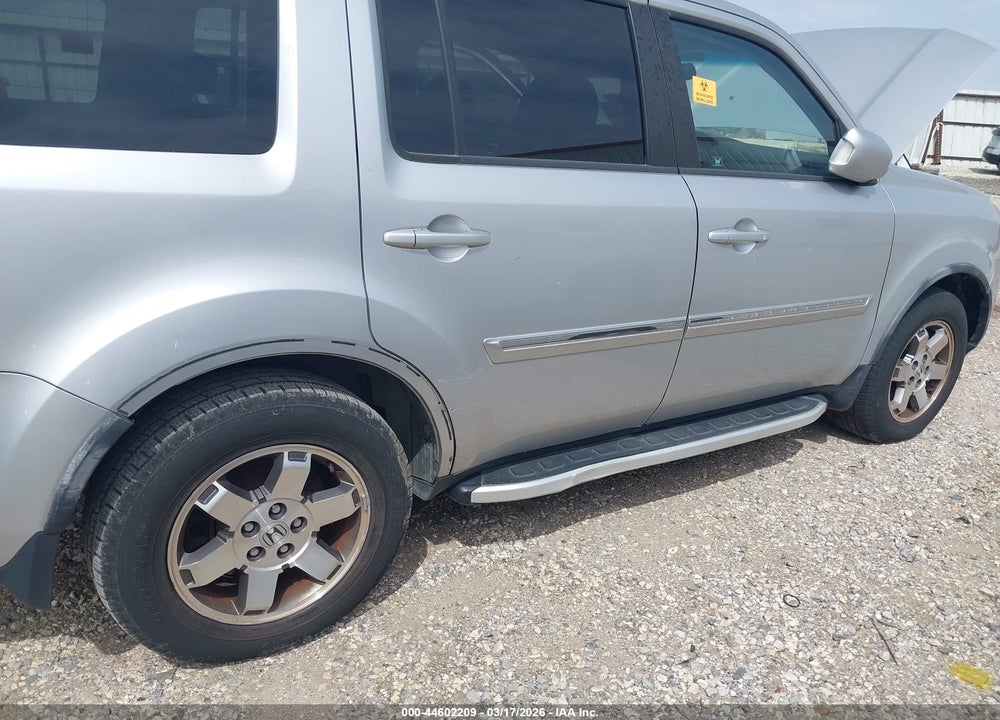2011 HONDA PILOT TOURING VIN: 5FNYF4H9XBB071061