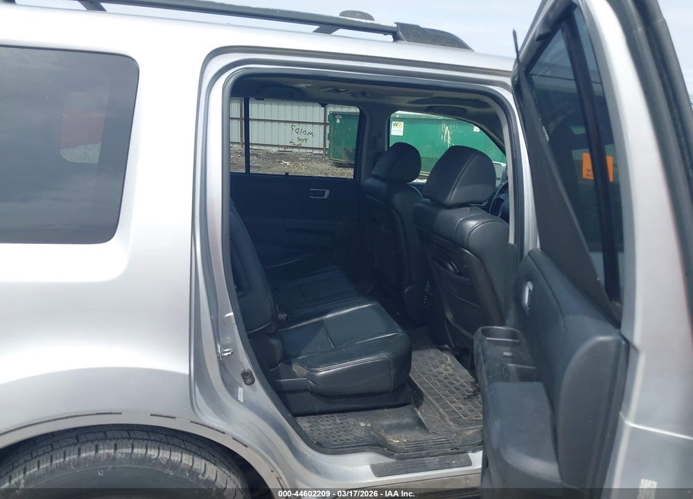 2011 HONDA PILOT TOURING VIN: 5FNYF4H9XBB071061