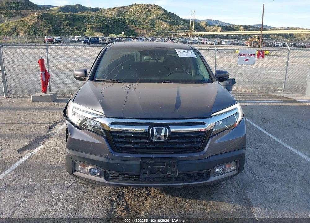 2018 HONDA RIDGELINE RTL-E VIN: 5FPYK3F73JB007506