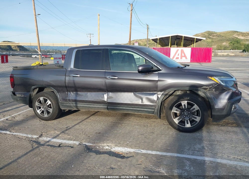 2018 HONDA RIDGELINE RTL-E VIN: 5FPYK3F73JB007506
