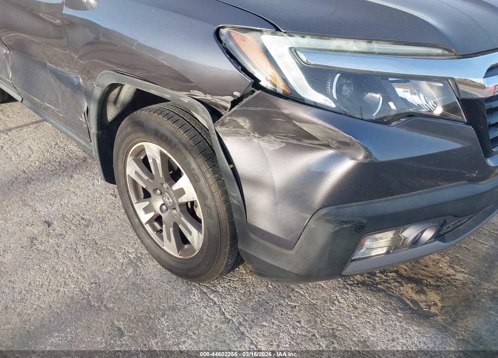 2018 HONDA RIDGELINE RTL-E VIN: 5FPYK3F73JB007506