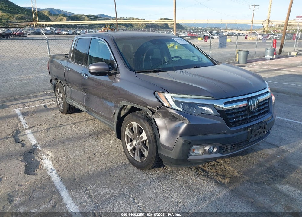 2018 HONDA RIDGELINE RTL-E VIN: 5FPYK3F73JB007506