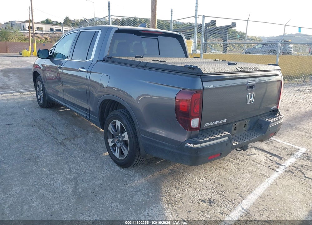 2018 HONDA RIDGELINE RTL-E VIN: 5FPYK3F73JB007506