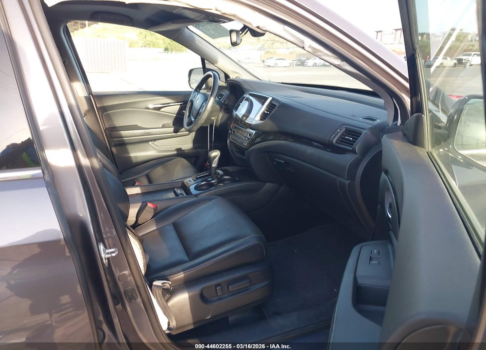 2018 HONDA RIDGELINE RTL-E VIN: 5FPYK3F73JB007506