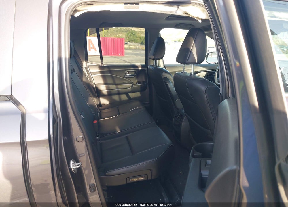 2018 HONDA RIDGELINE RTL-E VIN: 5FPYK3F73JB007506