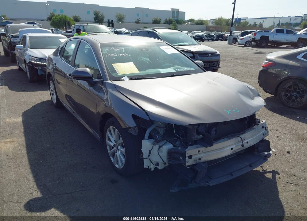 2019 TOYOTA CAMRY LE VIN: 4T1B11HK5KU229735