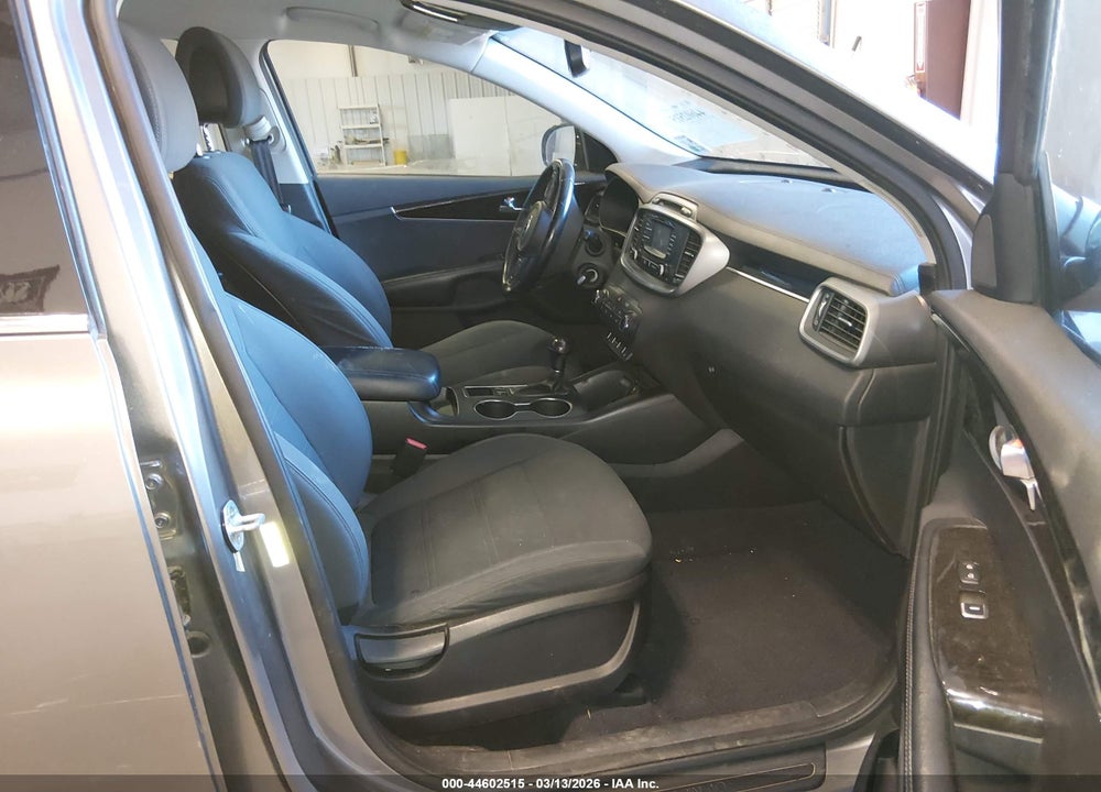 2016 KIA SORENTO 3.3L LX VIN: 5XYPG4A55GG015058