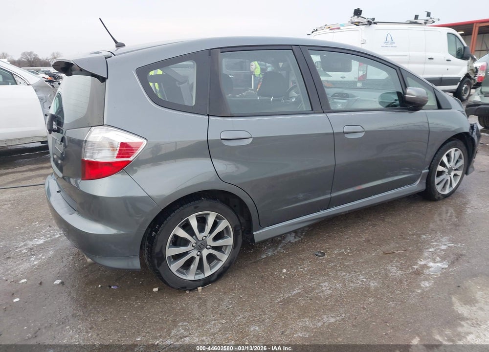 2013 HONDA FIT SPORT VIN: JHMGE8H54DC011195