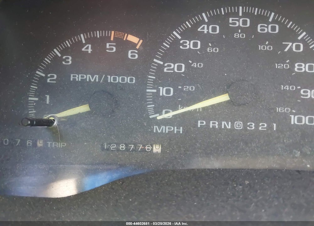 1996 CHEVROLET SUBURBAN K1500 VIN: 3GNFK16R1TG144762