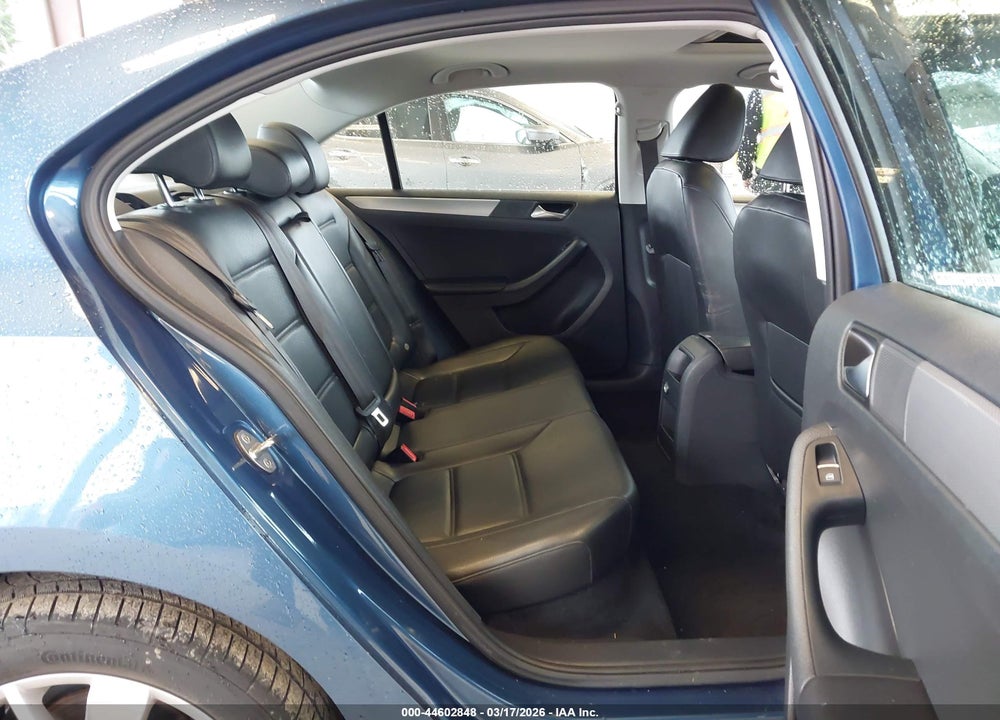2015 VOLKSWAGEN JETTA 1.8T SE VIN: 3VWD17AJ7FM302452