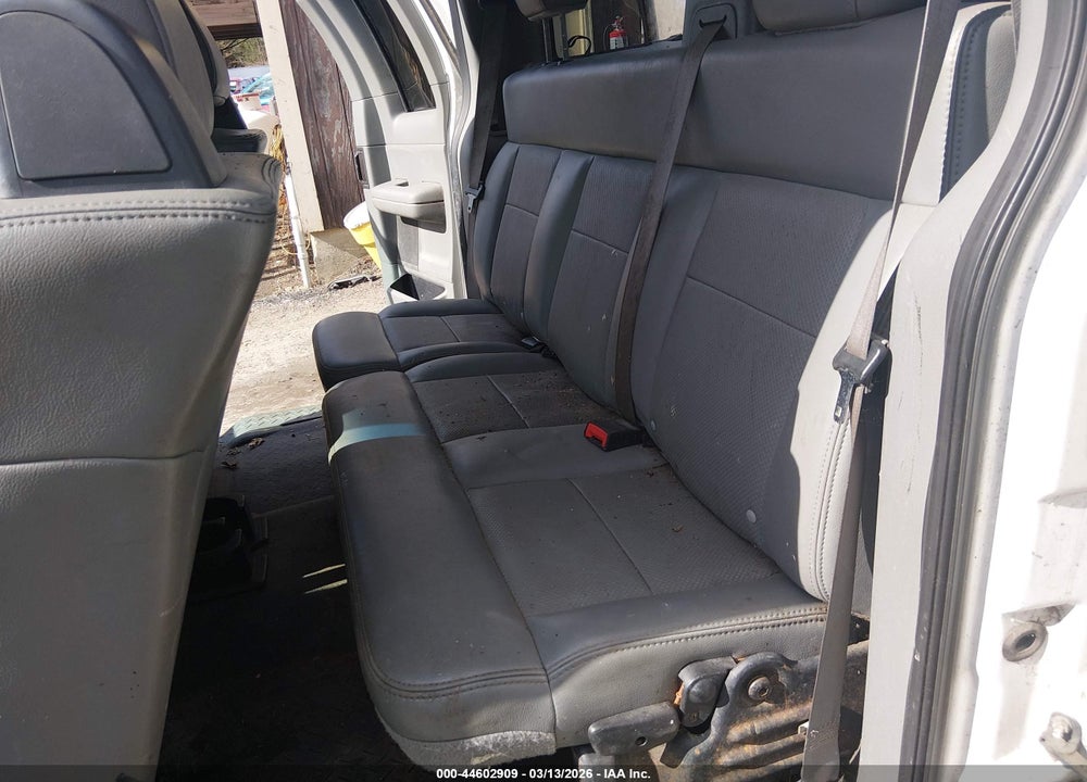 2005 FORD F-150 STX/XL/XLT VIN: 1FTRX12W05NC00137