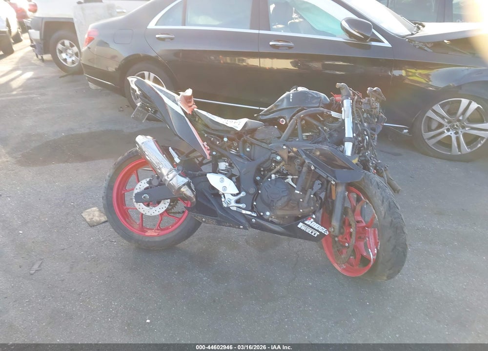 2016 YAMAHA YZFR3 VIN: MH3RH06Y2GK014219