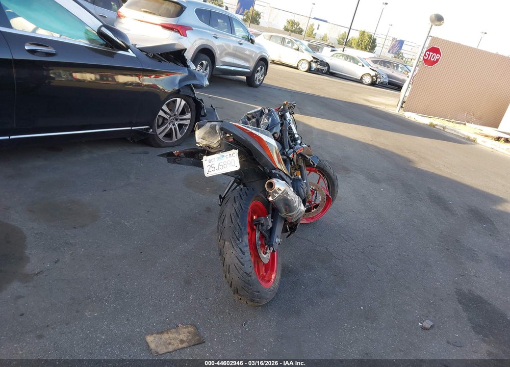 2016 YAMAHA YZFR3 VIN: MH3RH06Y2GK014219