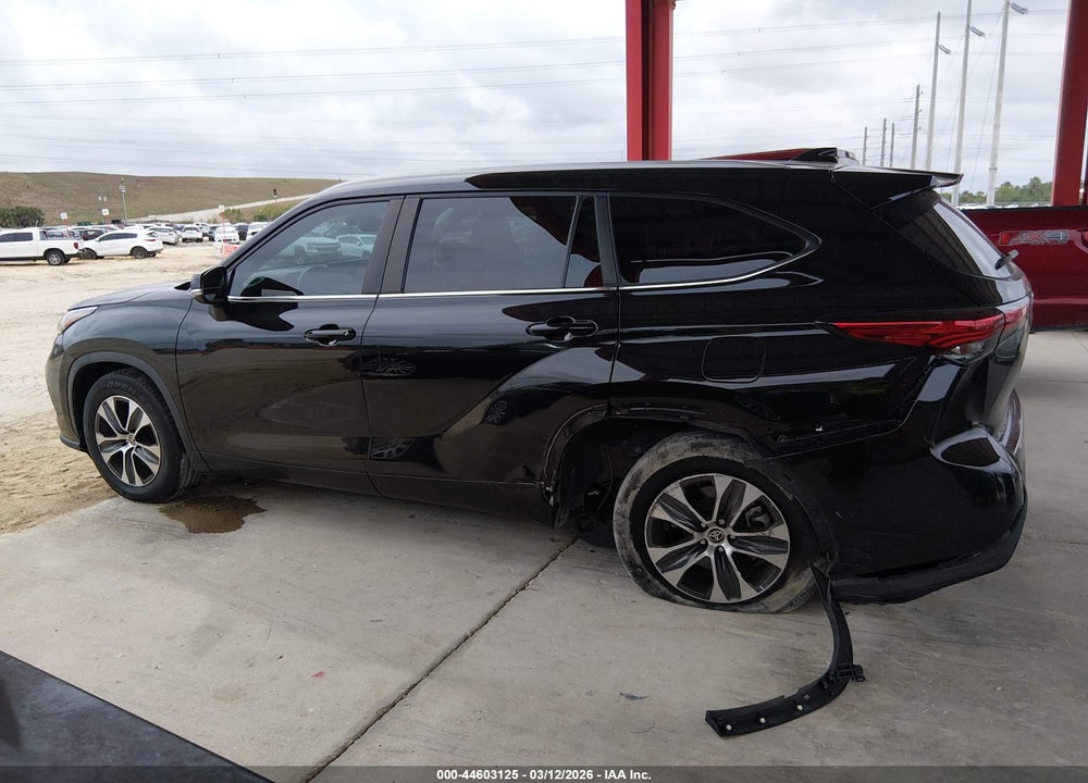 2023 TOYOTA HIGHLANDER XLE VIN: 5TDKDRAHXPS044181