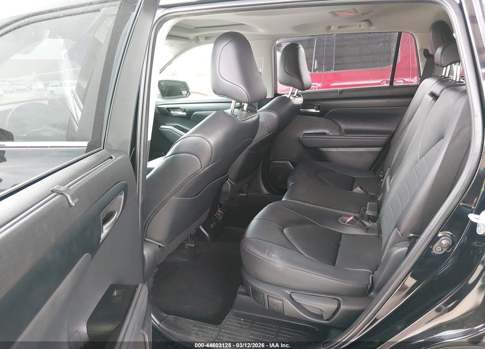 2023 TOYOTA HIGHLANDER XLE VIN: 5TDKDRAHXPS044181