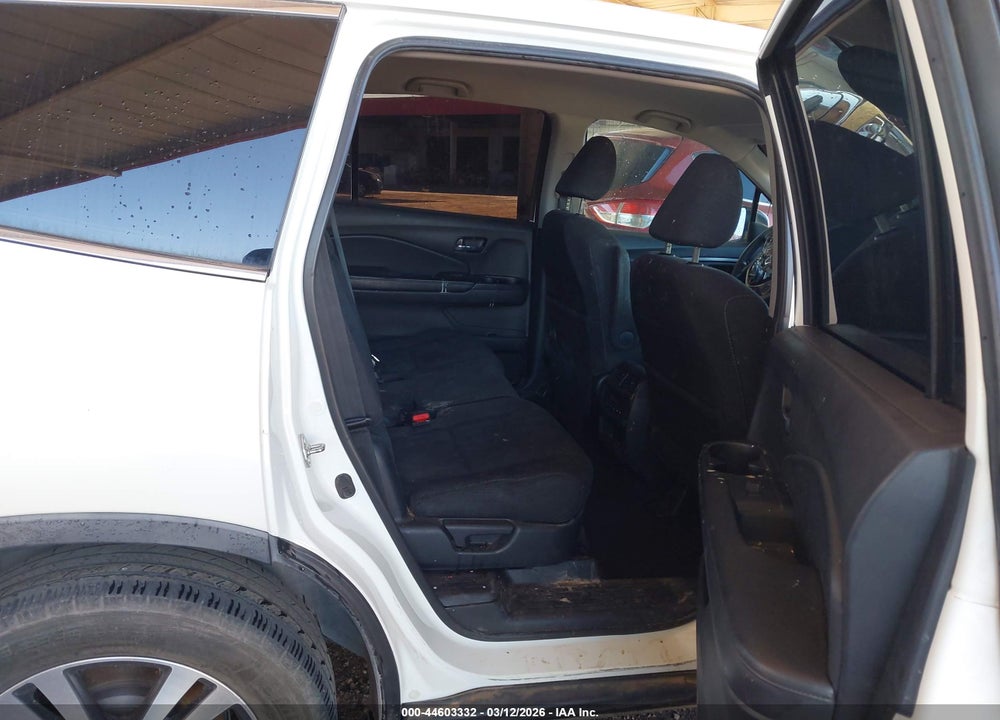 2018 HONDA PILOT EX VIN: 5FNYF6H35JB019276