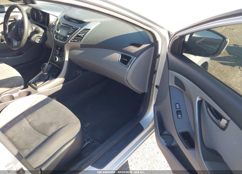 2015 HYUNDAI ELANTRA SE VIN: KMHDH4AE3FU323158
