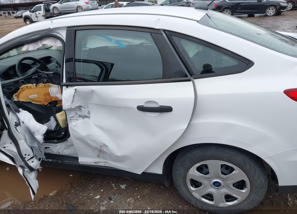 2018 FORD FOCUS S VIN: 1FADP3E26JL210116