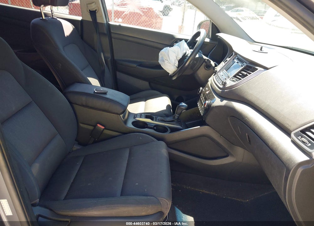 2017 HYUNDAI TUCSON SPORT VIN: KM8J33A21HU367681